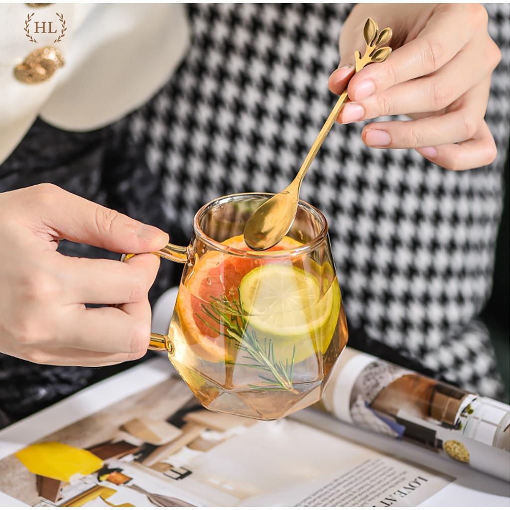 Bình Ly thuỷ tinh vàng có quai dáng kim cương | BỘ BÌNH CỐC BOROSILICATE SIÊU NHẸ - CHỊU NHIỆT - CƯỜNG LỰC LỤC GIÁC QUAI