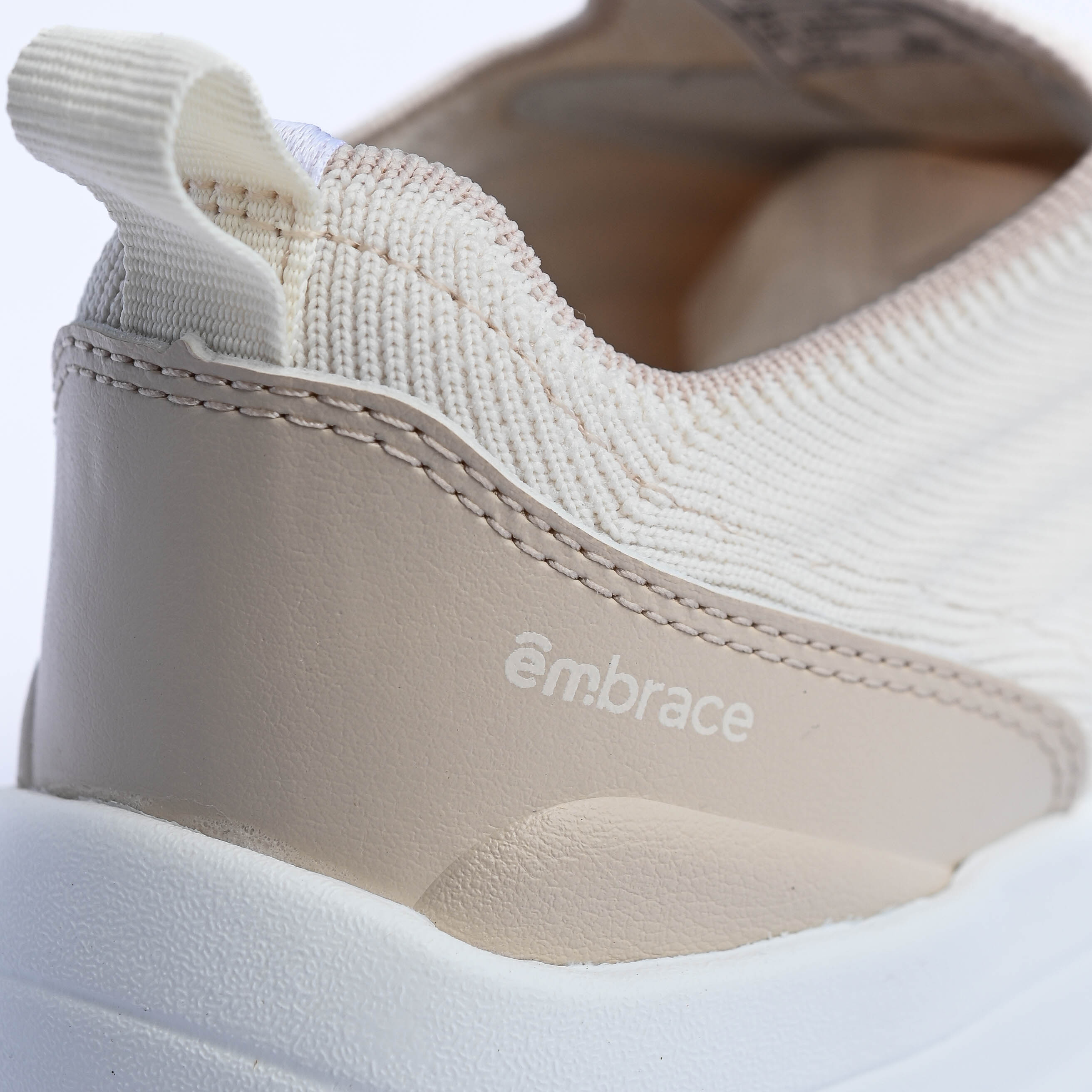 Giày thể thao Bitis Embrace nữ (36-40) 579k