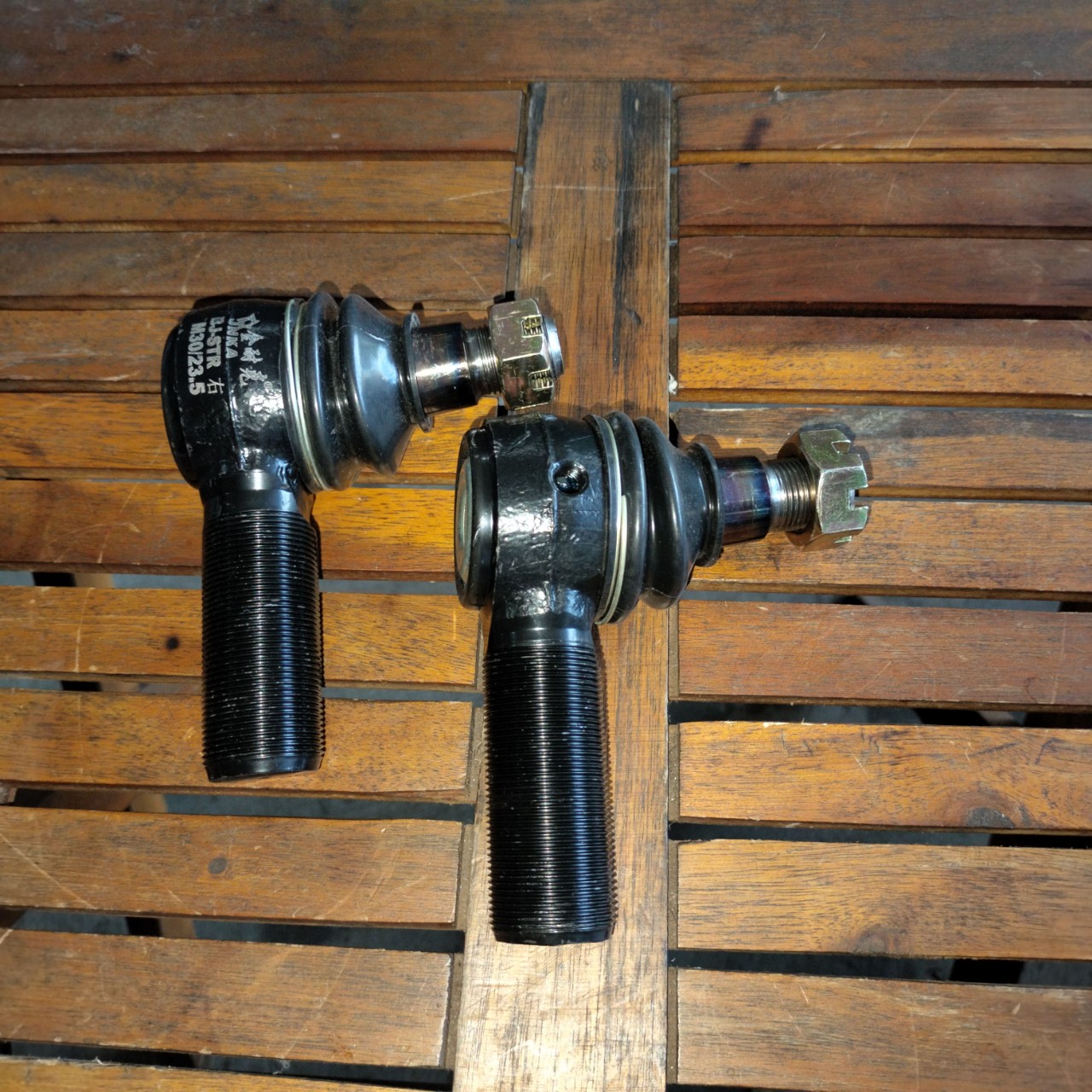 Một cặp Rotuyn ba ngang lái dùng cho xe Howo, mã WD615/L375, gai ngoài 30mm, côn 24mm, không có chỉnh
