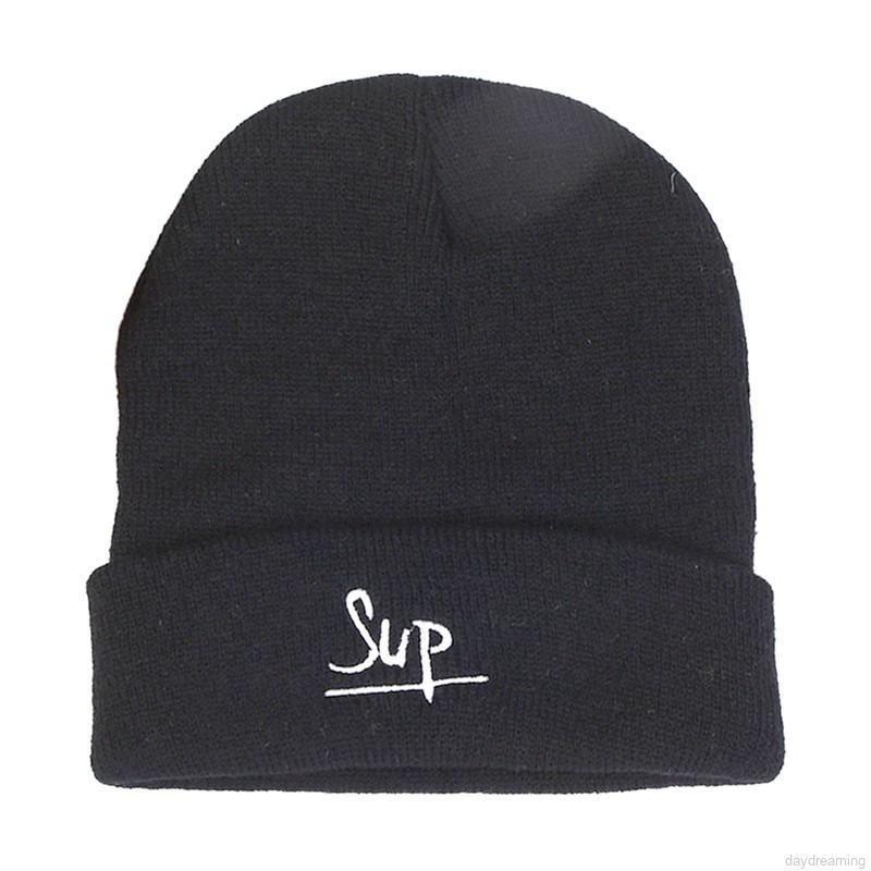 Mũ len thêu chữ thời trang