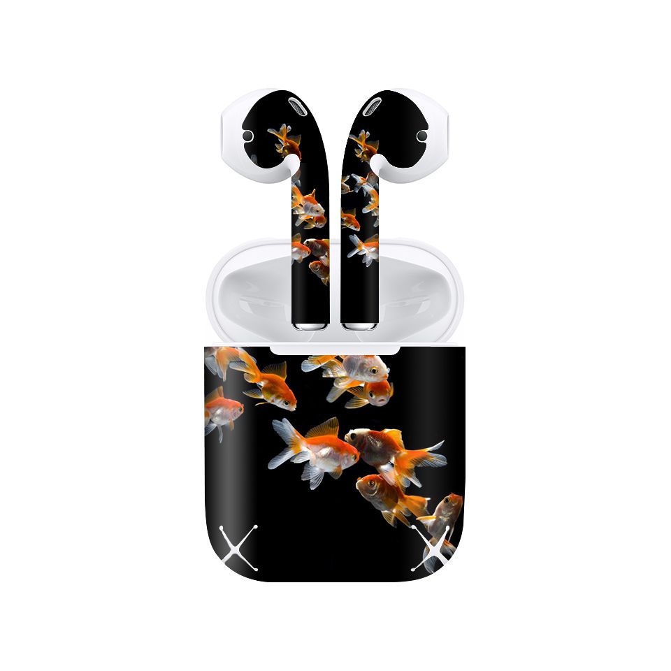Miếng dán skin chống bẩn cho tai nghe AirPods in hình Cá vàng - bet009 (bản không dây 1 và 2)