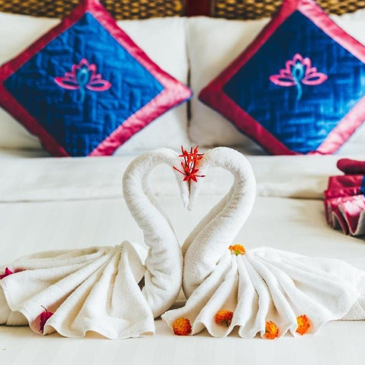 Lotus Mũi Né Resort & Spa 4* + Xe Limousine Khứ Hồi Từ Sài Gòn Dành Cho 01 Người