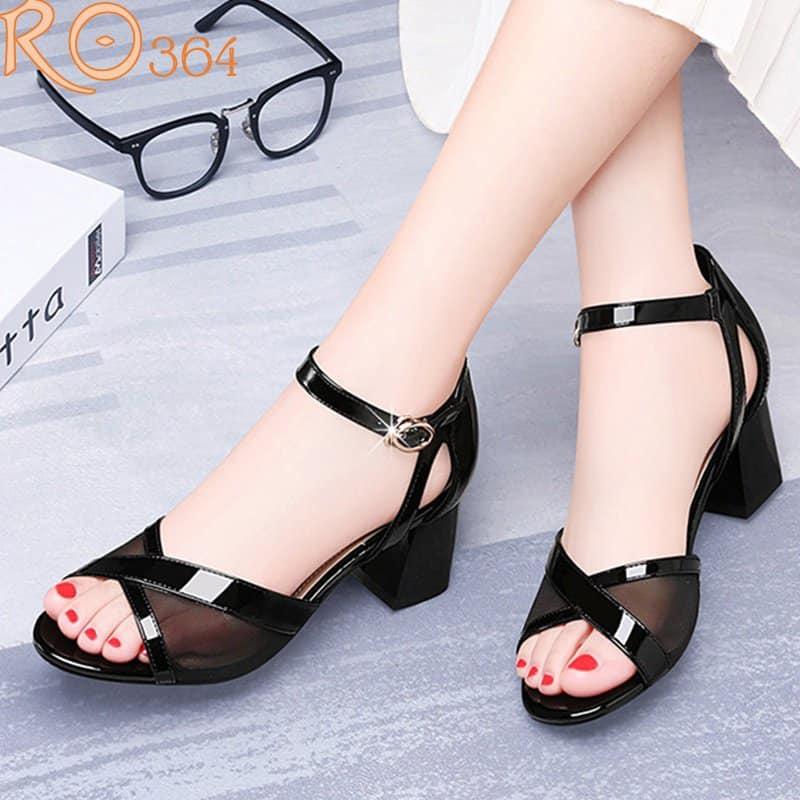 Giày sandal nữ cao gót 4 phân hàng hiệu rosata đẹp hai màu đen kem ro364