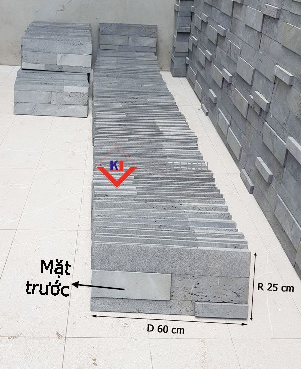 Đá ong xám ghép 3D lồi lõm ốp tường hồ bơi kết hợp chậu treo tường trồng cây độc đáo