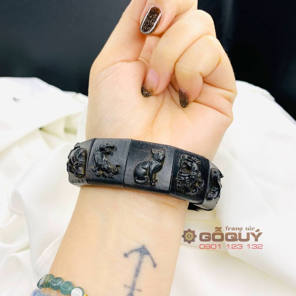Vòng tay gỗ phong thủy 12 con giáp gỗ mun đen