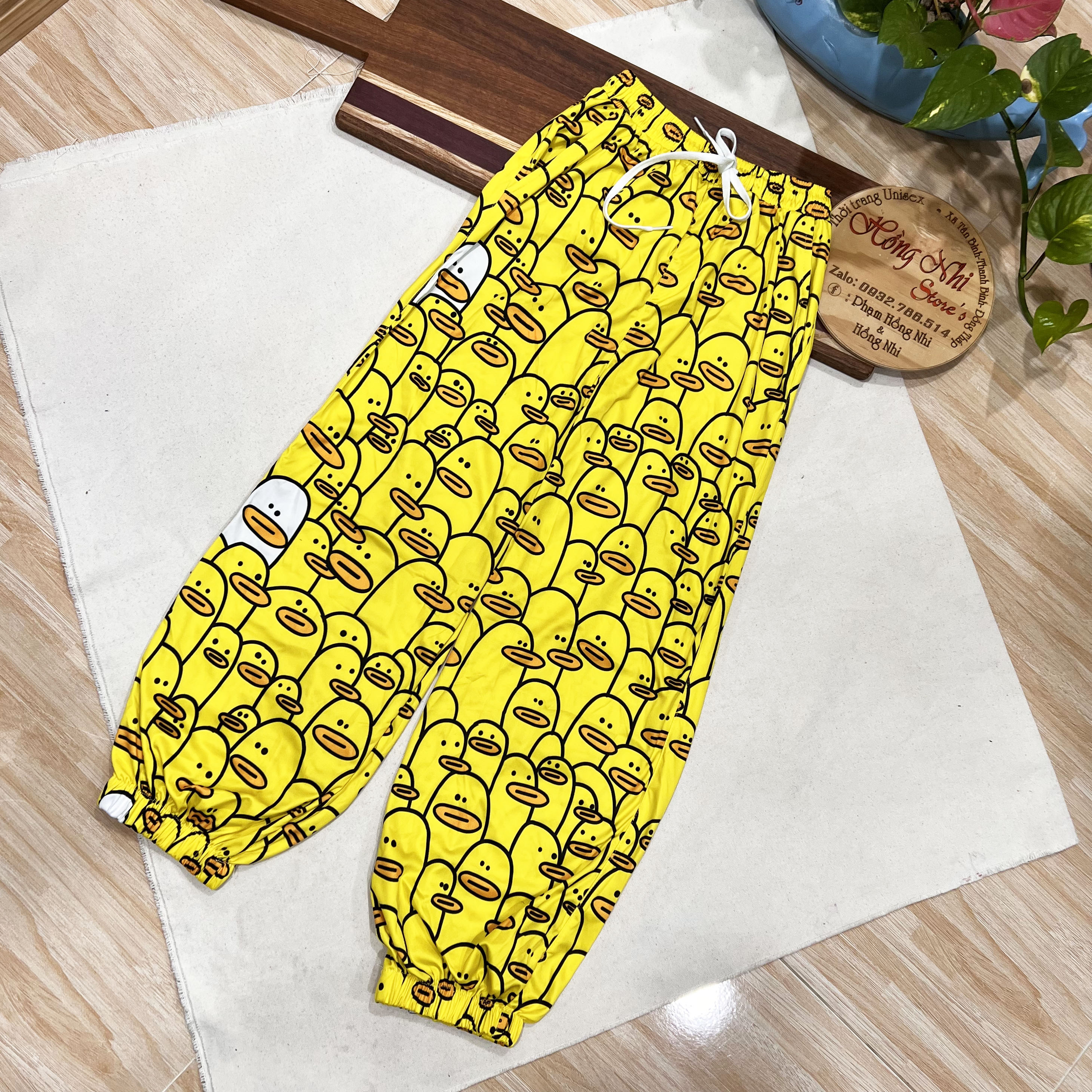 Quần Hoạt Hình Dài Bo Lai Vịt Vàng Cartoon Pant V2 Oversize Ulzzang Unisex - MM