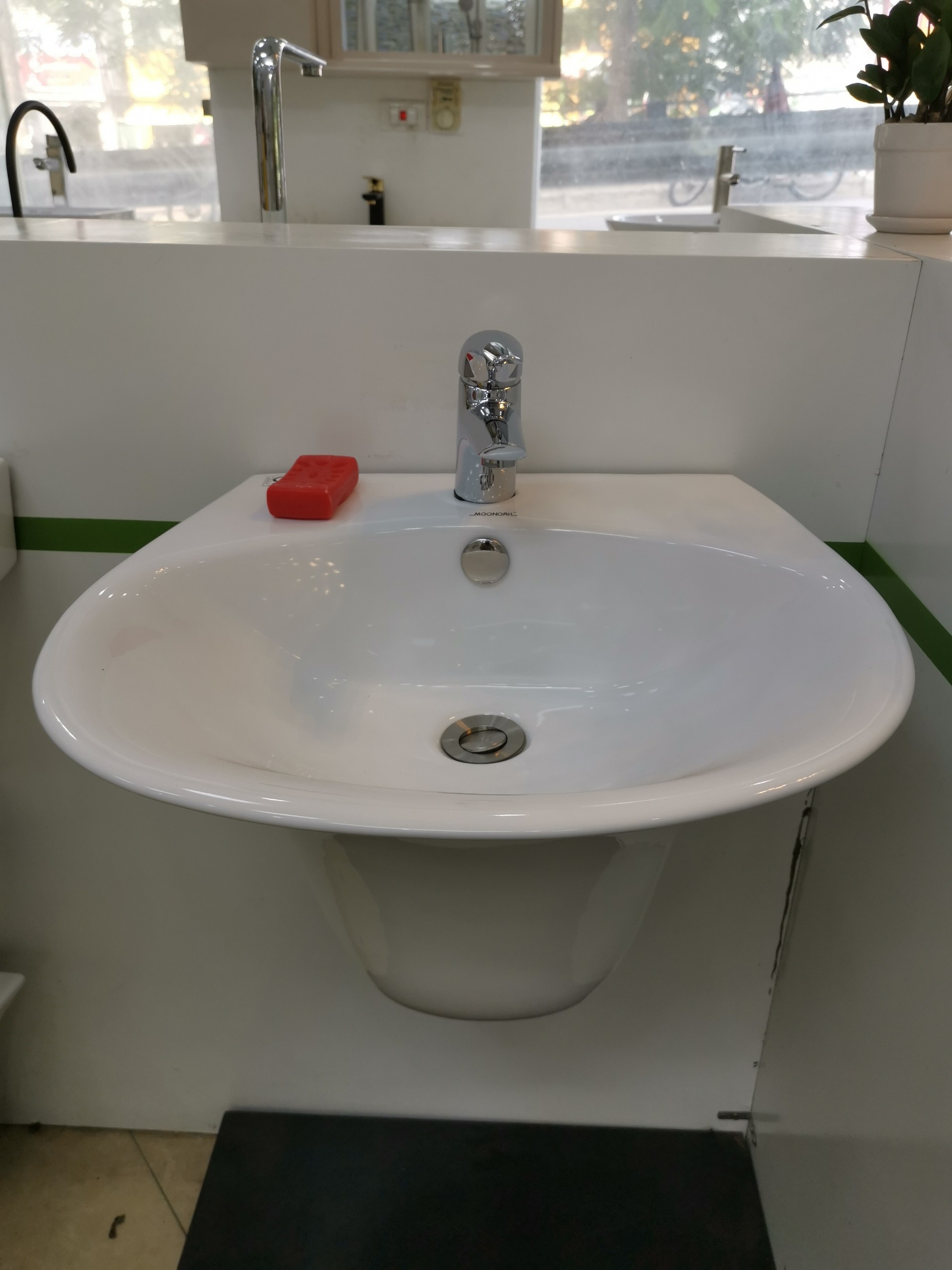 CHÂU LAVABO TREO TƯỜNG MEN NANO TRẮNG SÁNG