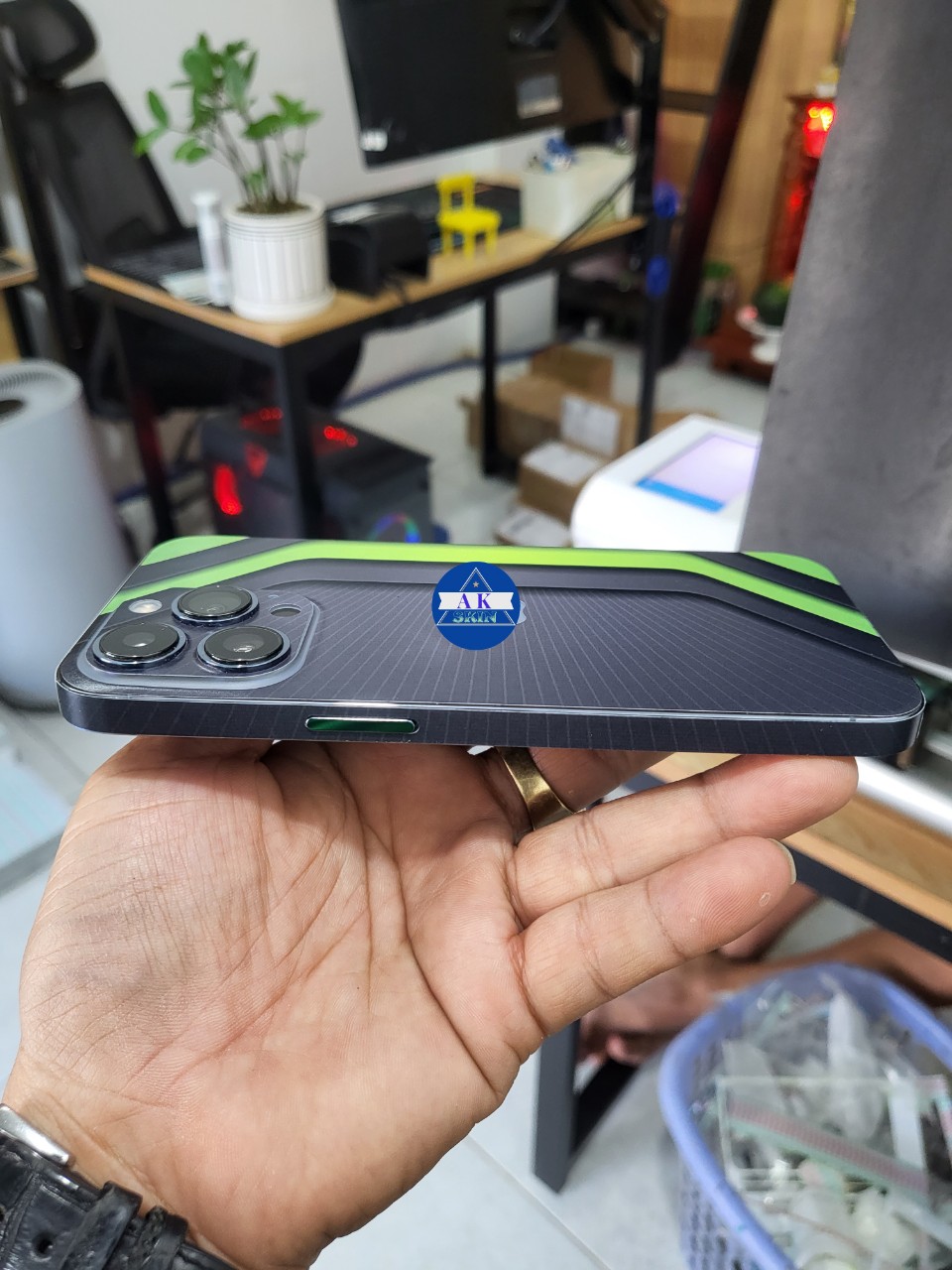 Miếng Dán skin 3M lưng viền rời dành cho IP 12 đến 15 pro max, bảo vệ máy chống trầy xước và làm đẹp tạo thêm diện mới