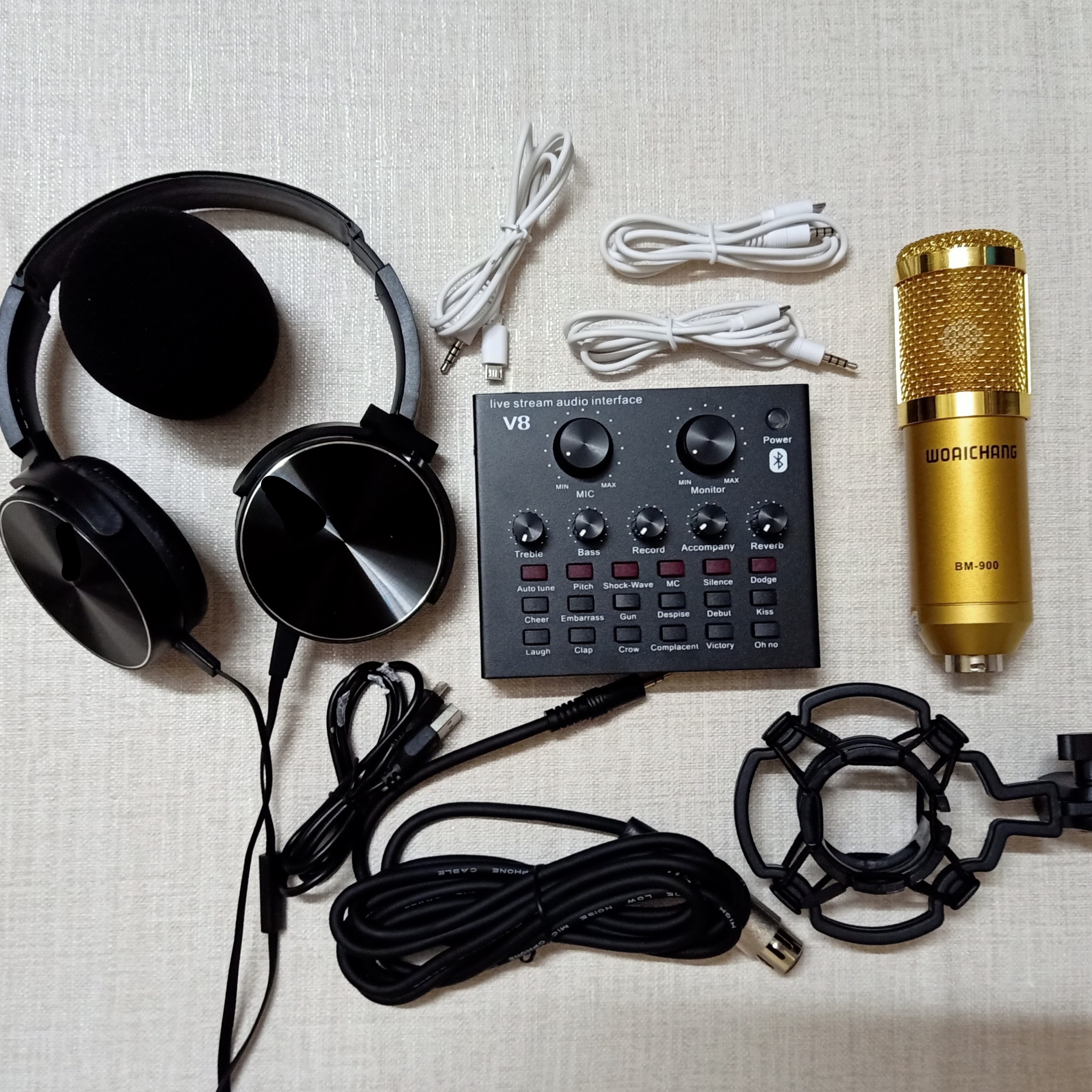 Bộ hát live stream thu âm Sound card V8 bluetooth và mic BM900 Hàng chính hãng tặng tai phone