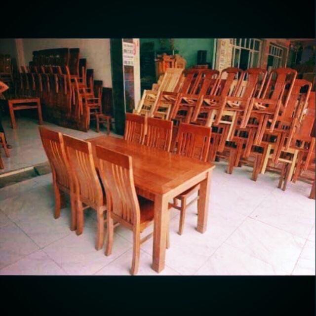 Bàn ăn tròn gỗ