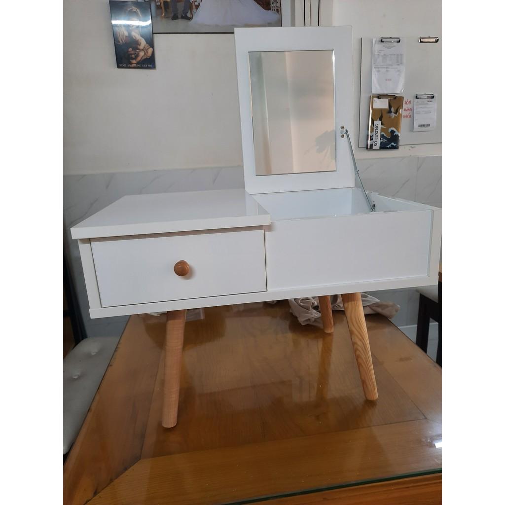 Bàn trang điểm mini màu trắng kèm gương