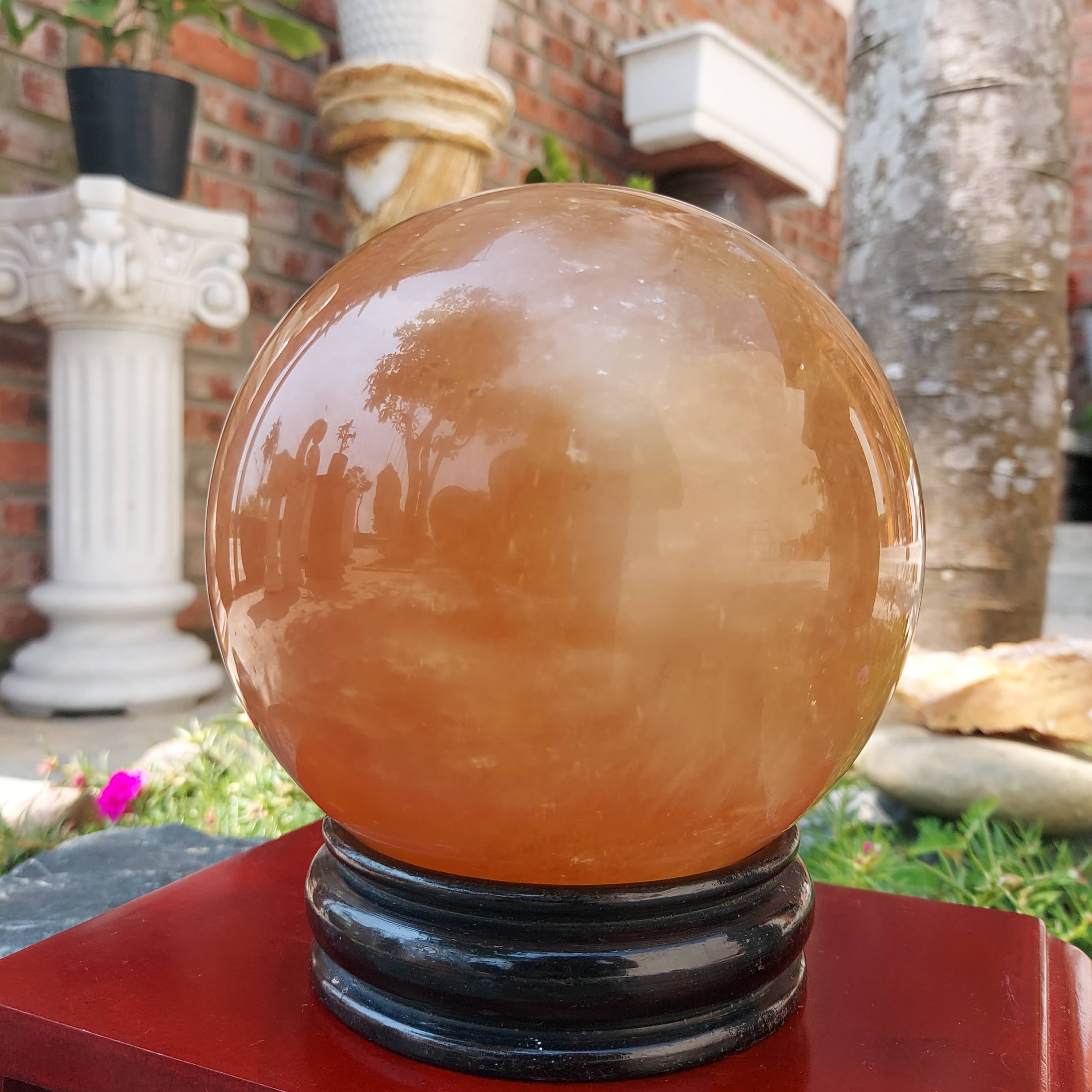 Quả cầu đá Canxit năng lượng phong thủy màu vàng 11.5cm