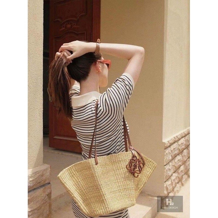 Đầm body, chất thun mềm mịn co giãn thoải mái.