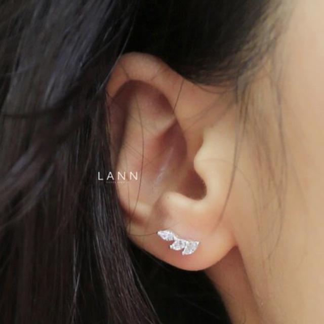 Khuyên cánh 3 đá hạt thóc S925 LANN