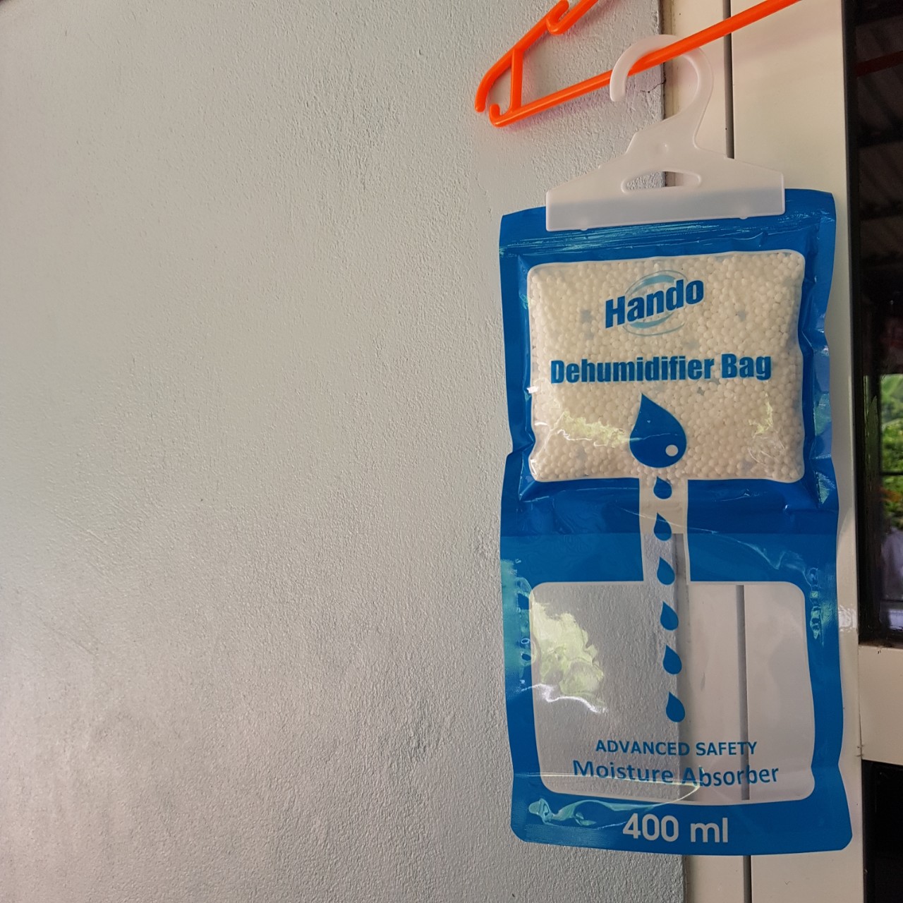 Combo 2 túi 4 gói hút ẩm chống mốc dạng treo dùng cho tủ quần áo,tủ giầy ,giúp hút ẩm quần áo tránh bị ẩm mốc