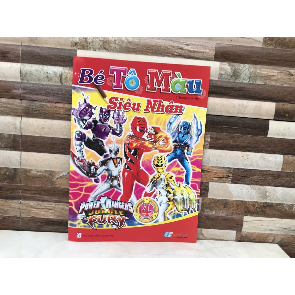 Bé tập tô màu siêu nhân