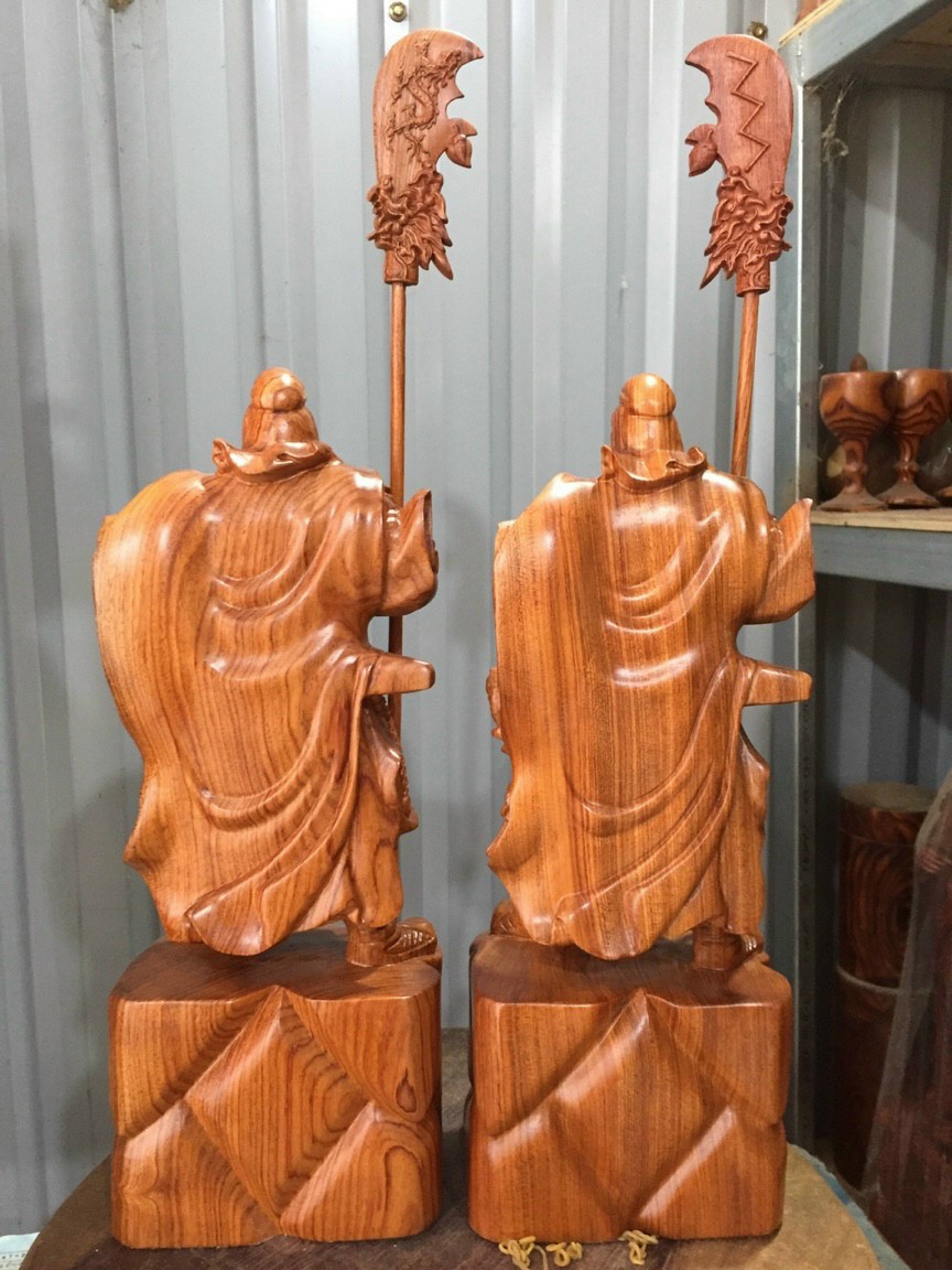 Tượng quan công cầm đao đứng trên gốc cây tùng kt cao 70