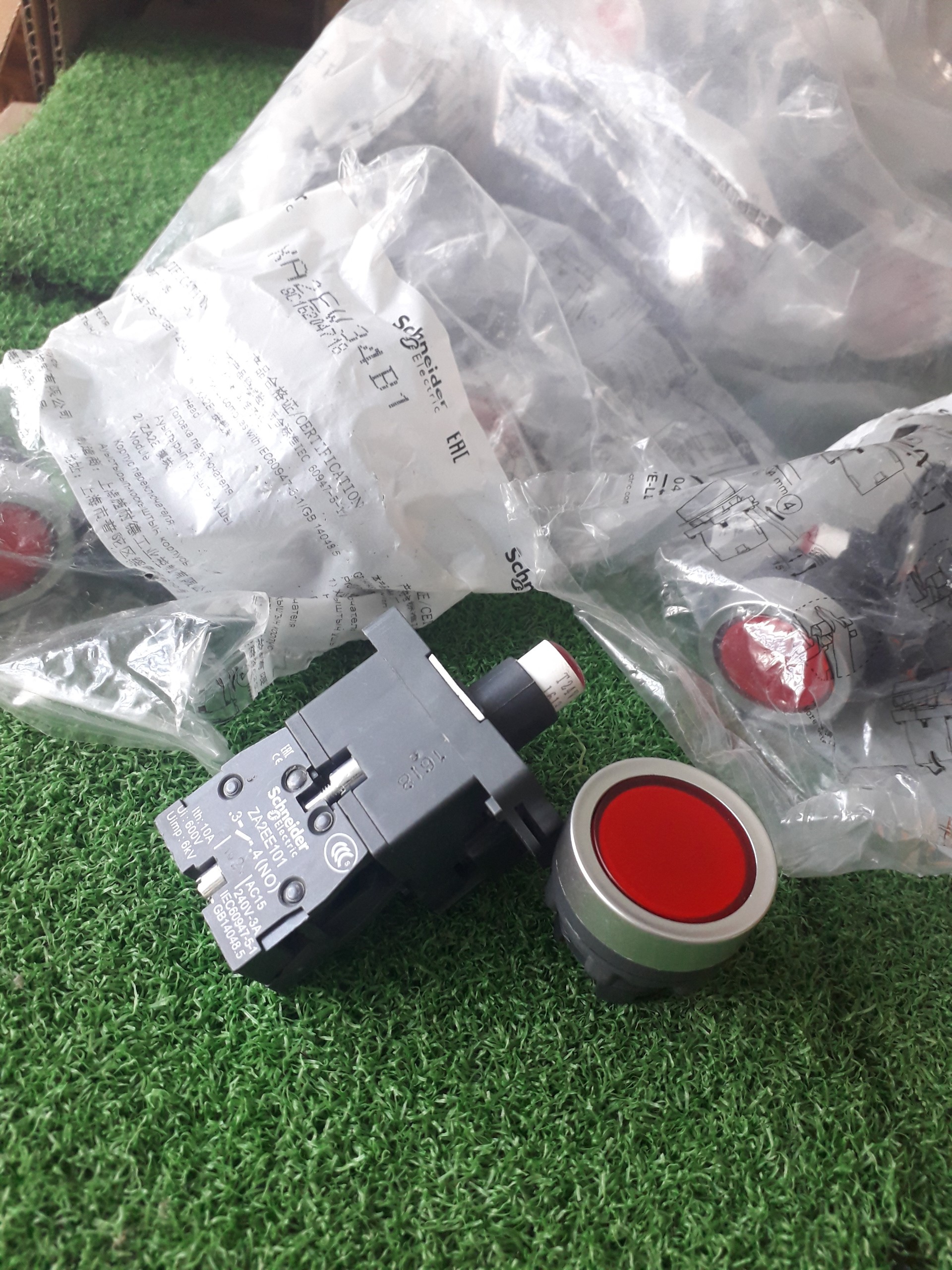 Nút nhấn có đèn XA2EW34B1 Schneider - Ø22 màu đỏ 24VAC/DC Chính hãng