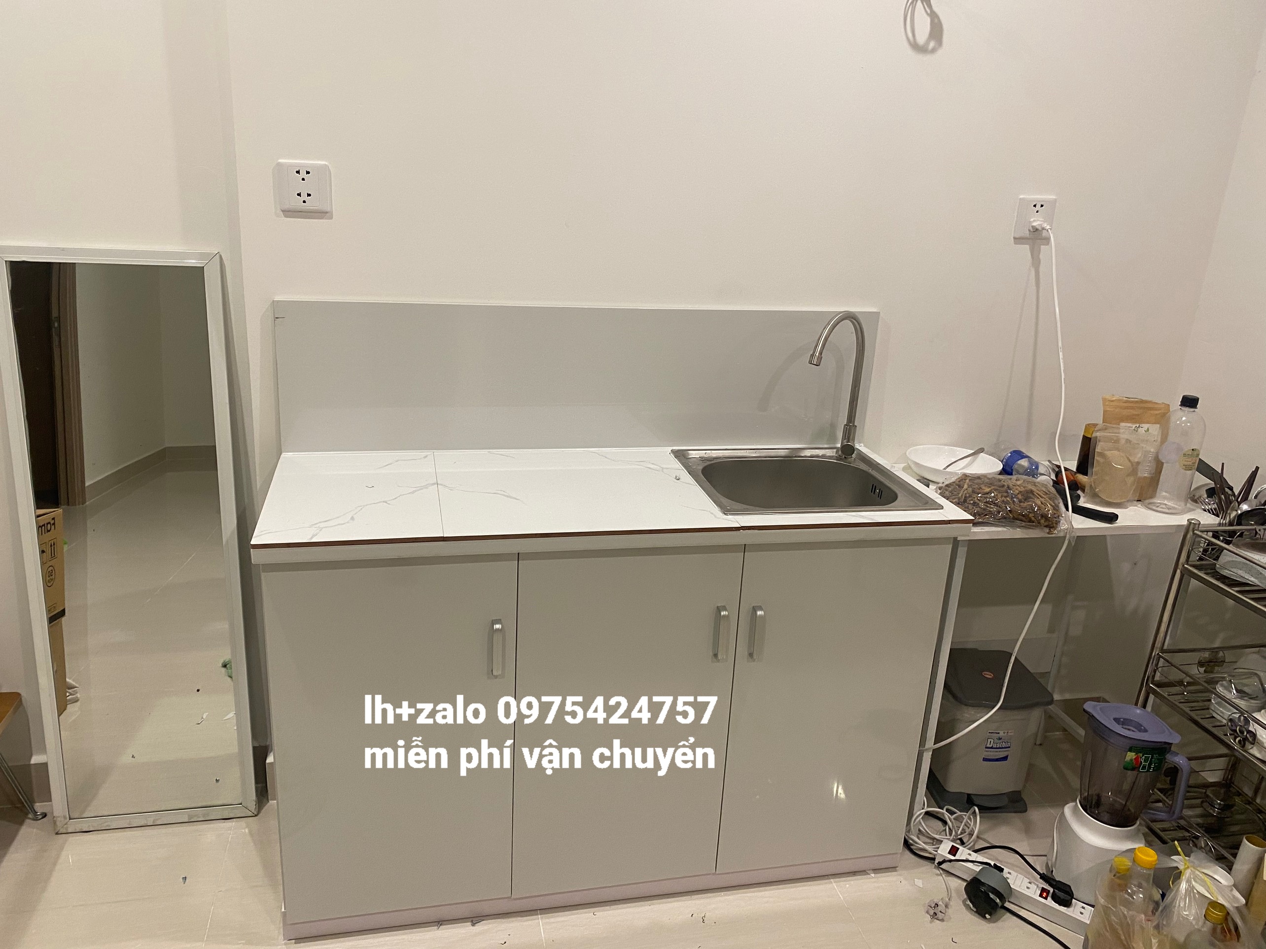 Tủ bếp sẵn bồn mặt gạch nhựa đài loan