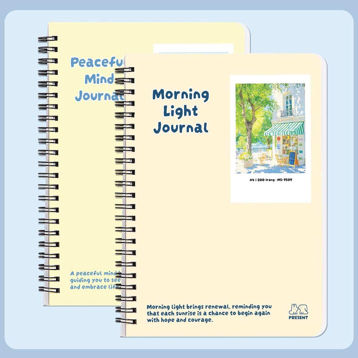 Sổ Lò Xo Bìa Bồi Present A7 - Kẻ Ngang - 200 Trang 70gsm - Hải Tiến 9530 (Mẫu Bìa Giao Ngẫu Nhiên)