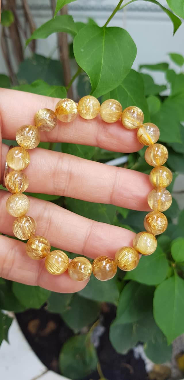 Vòng đeo tay phong thủy may mắn nữ đá thạch anh tóc vàng đồng trục tự nhiên Size vòng hạt 9mm ánh sáng rất đẹp Vòng chuẩn hợp nữ mệnh kim, mệnh thổ, mệnh Thủy ạ