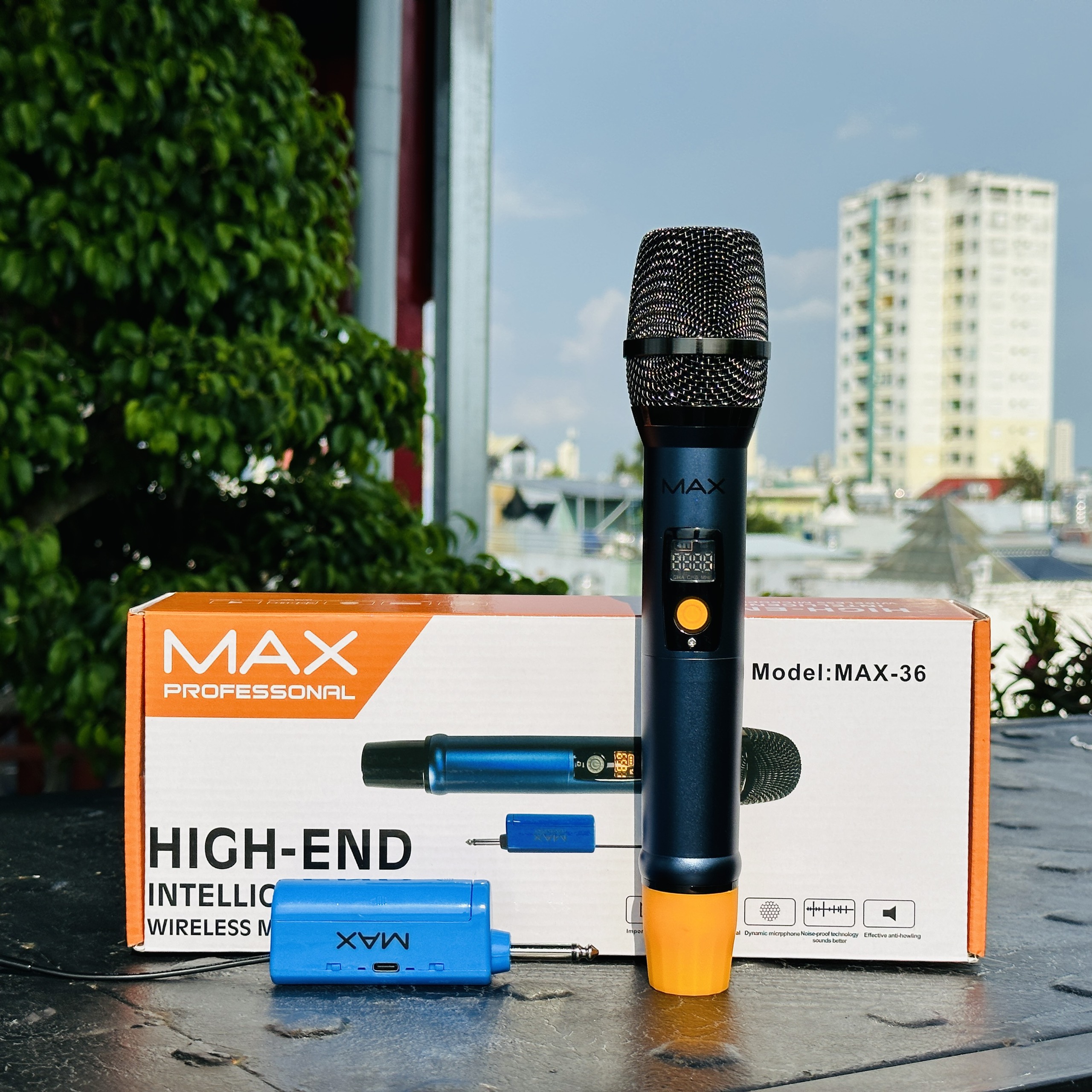 Bộ 2 Micro không dây đa năng Max 56 và Max 36 - Nâng cấp từ Max 39 - Hút âm tốt, Hạn chế hú rít - Sạc pin ngay trên mic - Pin sạc dung lượng cao - Màn hình LCD hiển thị tần số - Phù hợp mọi thiết bị - Micro karaoke - Hàng chính hãng