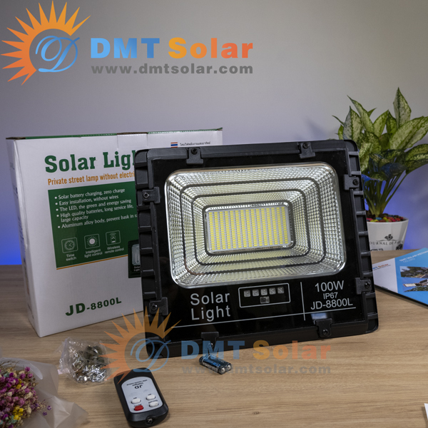 Đèn pha năng lượng mặt trời 100W JD-8800L - Chính hãng