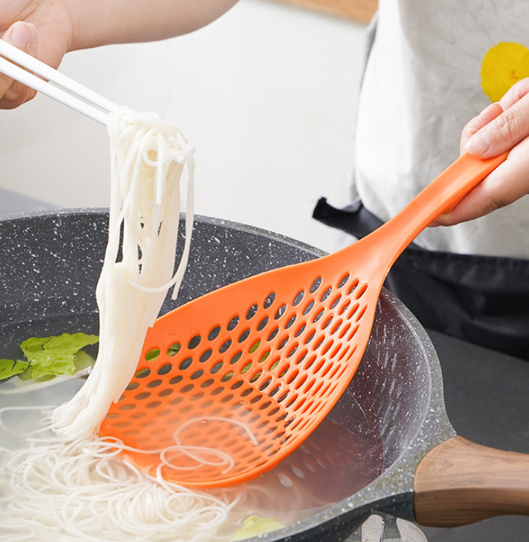Vá vớt mì bún