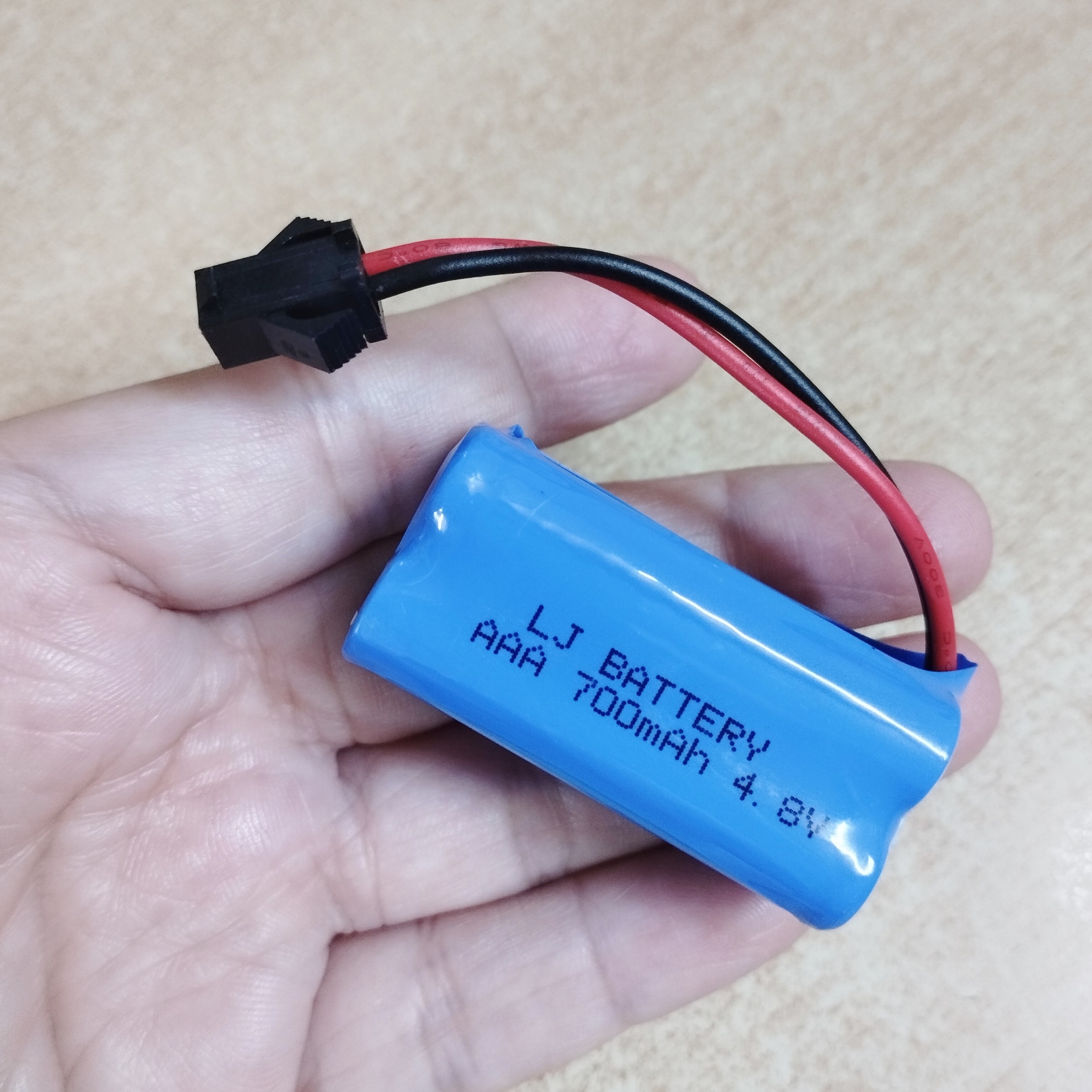 Pin sạc AAA điện áp 4.8V dung lượng 700mAh xếp vuông Jack SM càng cua đen