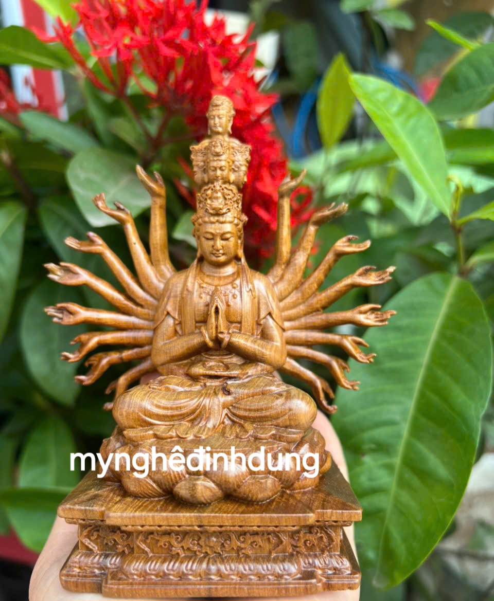 Tượng phật thiên thứ thiên nhãn bằng gỗ bách xanh thơm nức cao 15x12x8cm