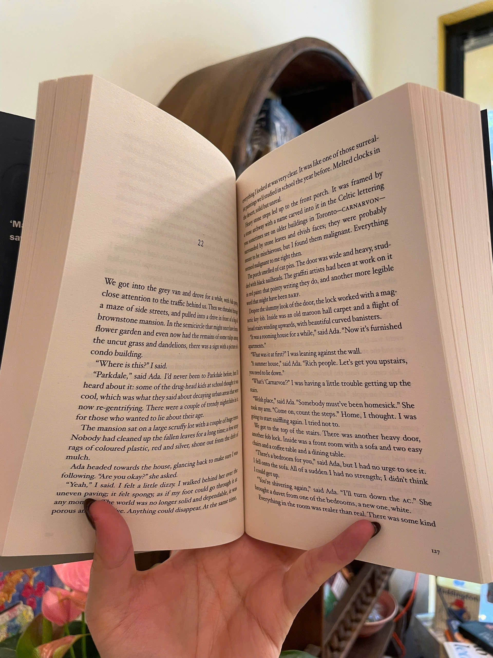 Sách - The Testaments by Margaret Atwood - Author of The Handmaid’s Tale | Booker Prize Winner