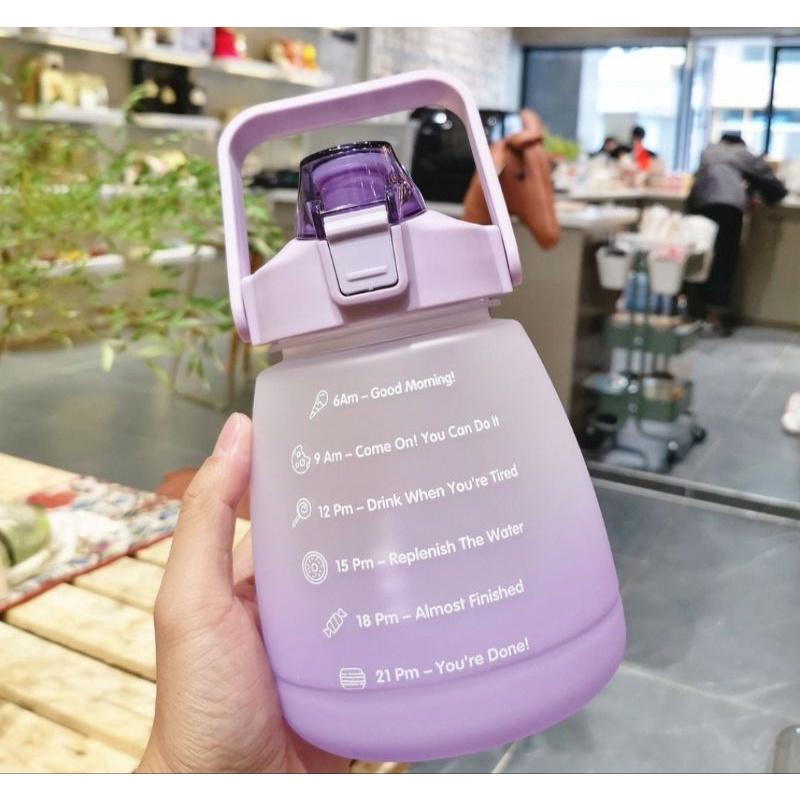 BÌNH NƯỚC 1L3 MÀU MỜ NHÁM CÓ HÌNH STICKER TỰ DÁN VÀ DÂY ĐEO