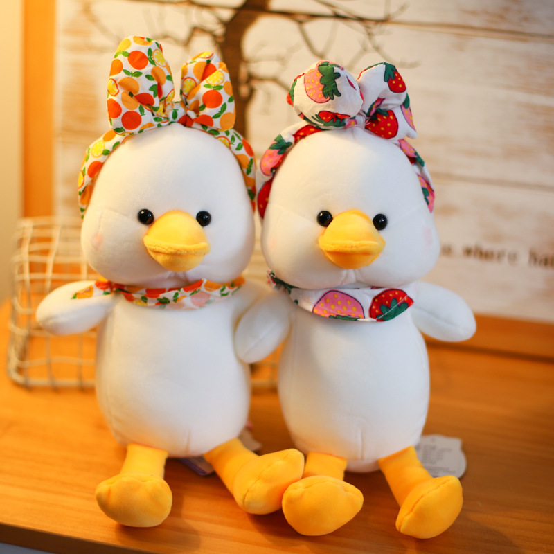 Gấu bông vịt trắng baby đeo khăn, nơ trái cây siêu dễ thương mềm mịn (25cm) vải miniso 4 chiều co giãn êm ái, an toàn cho trẻ nhỏ