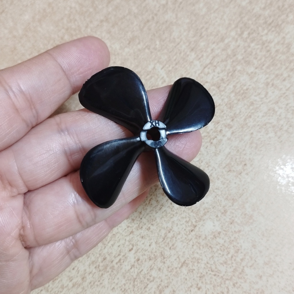 Chân vịt thuận nghịch 4 lá đường kính 50mm trục 4mm, bán 1 cặp