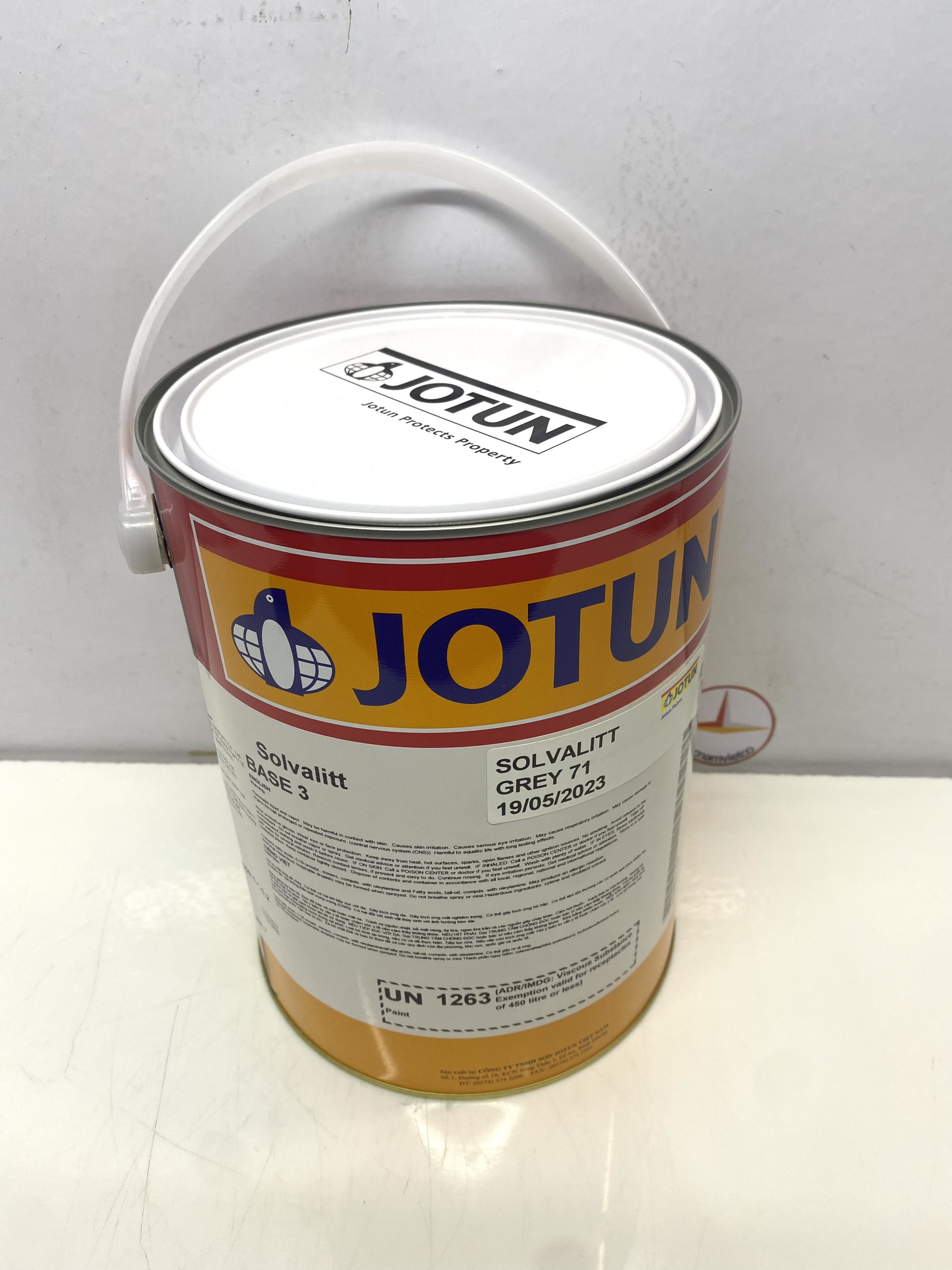 Sơn chịu nhiệt 600oC Jotun Solvalitt màu xám Grey 71 _ 5L