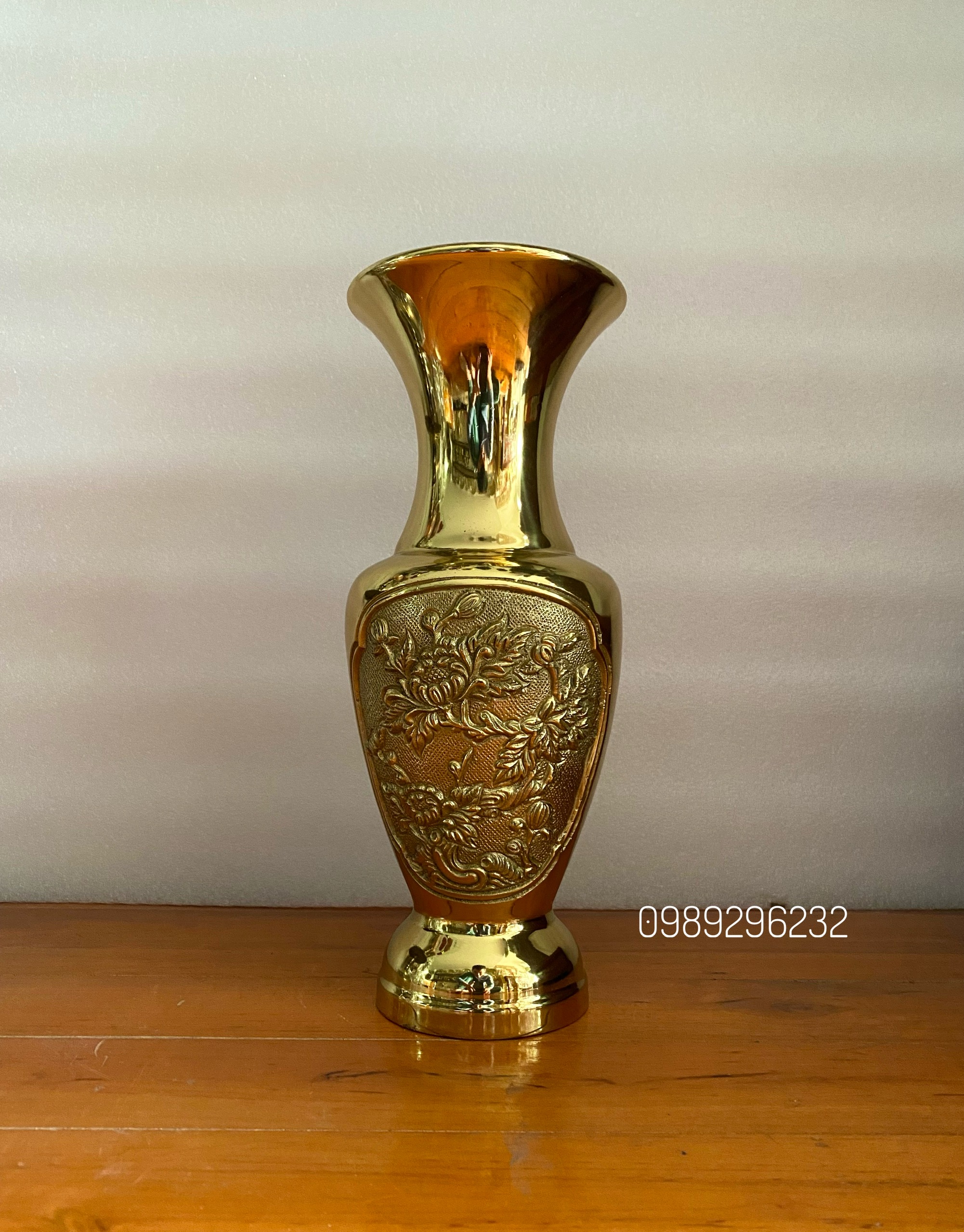 Lọ bình cắm hoa bằng đồng vàng