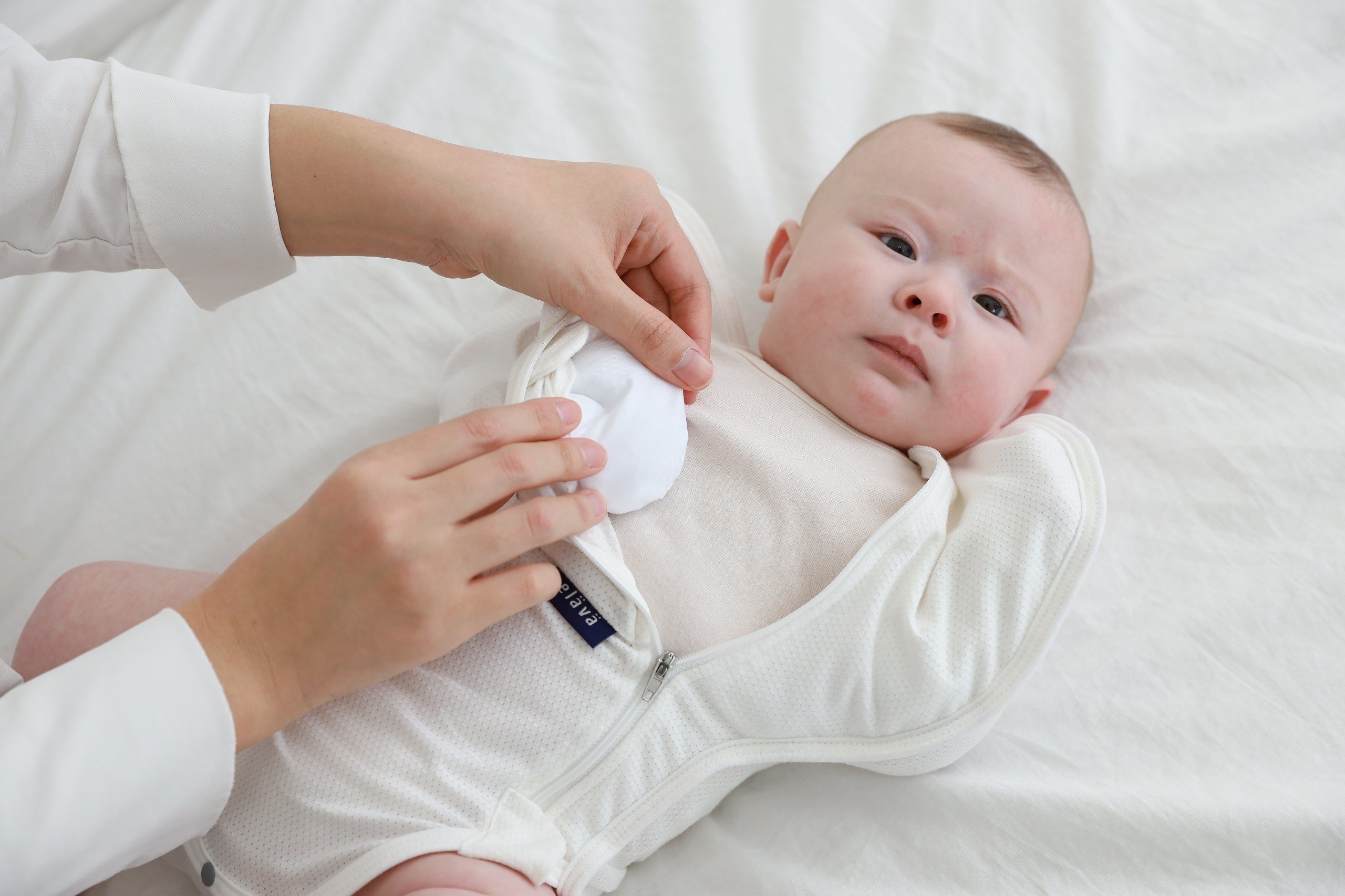 Elava Nhộng chũn hở chân giúp bé ngủ ngon, chống giật mình