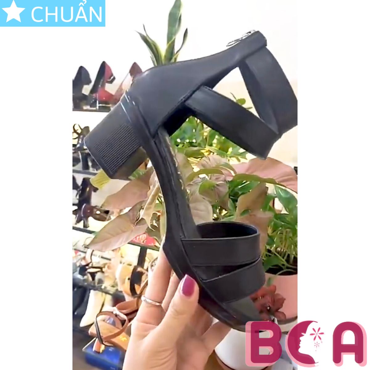 Giày sandal nữ 5p RO557 màu đen ROSATA tại BCASHOP thiết kế độc đáo với dây kéo phía sau kiểu giả bốt, đế sần thời trang