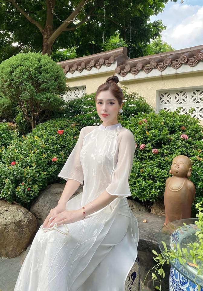 Áo dài Băng Nhi 3XL - 6XL thêu hoa nổi, 4 tà, tay xuông (cả set)