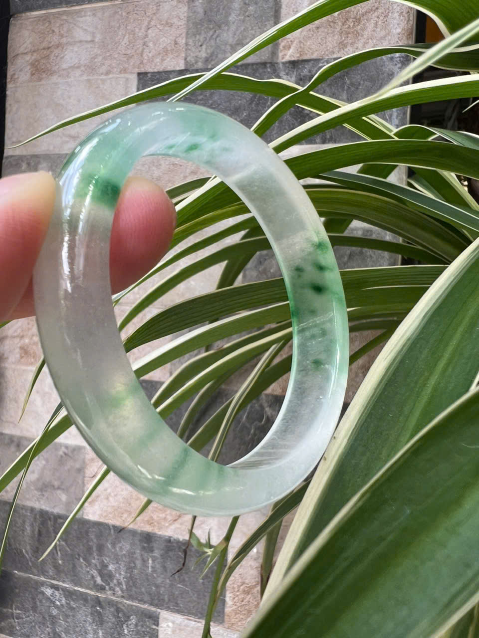 Vòng Tay Nữ Bản Hẹ Đá Mã Não DuLong Trắng Trong Xanh Rong Biển Nhẹ Bóng Đẹp Ni 54mm Cao 12mm Dầy 7mm Món quà tặng Nữ 50kg - 55kg đeo tay xinh rẻ đẹp ý nghĩa ạ