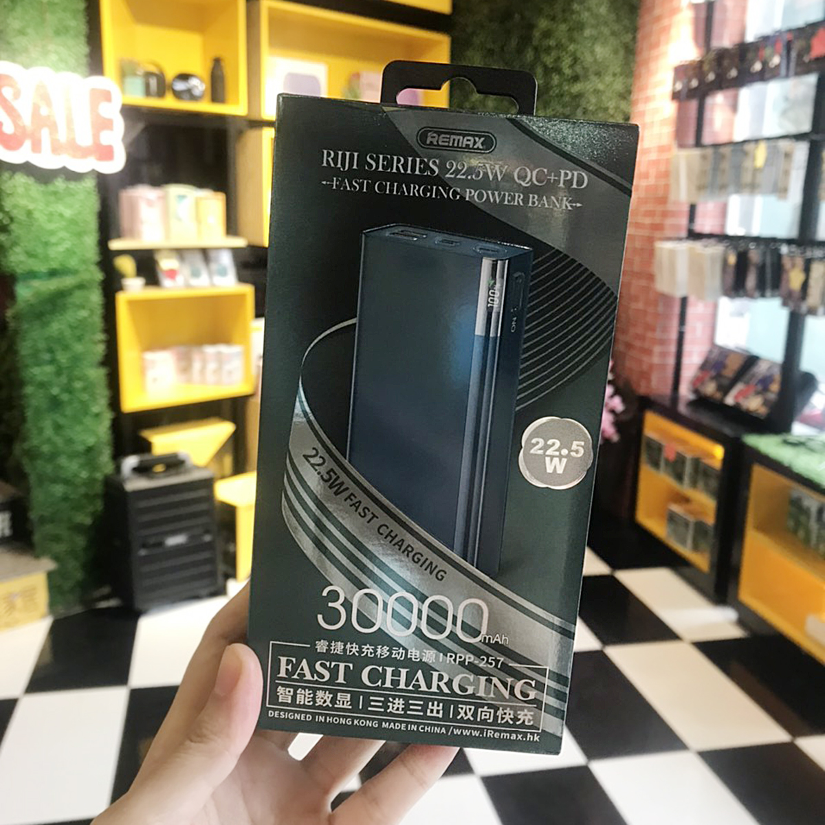 Pin sạc dự phòng 30000mAh Sạc Nhanh 22.5W công nghệ QC, PD cho iPhone, Samsung, Xiaomi, Huawei,... Remax RPP-257 - Hàng Chính Hãng