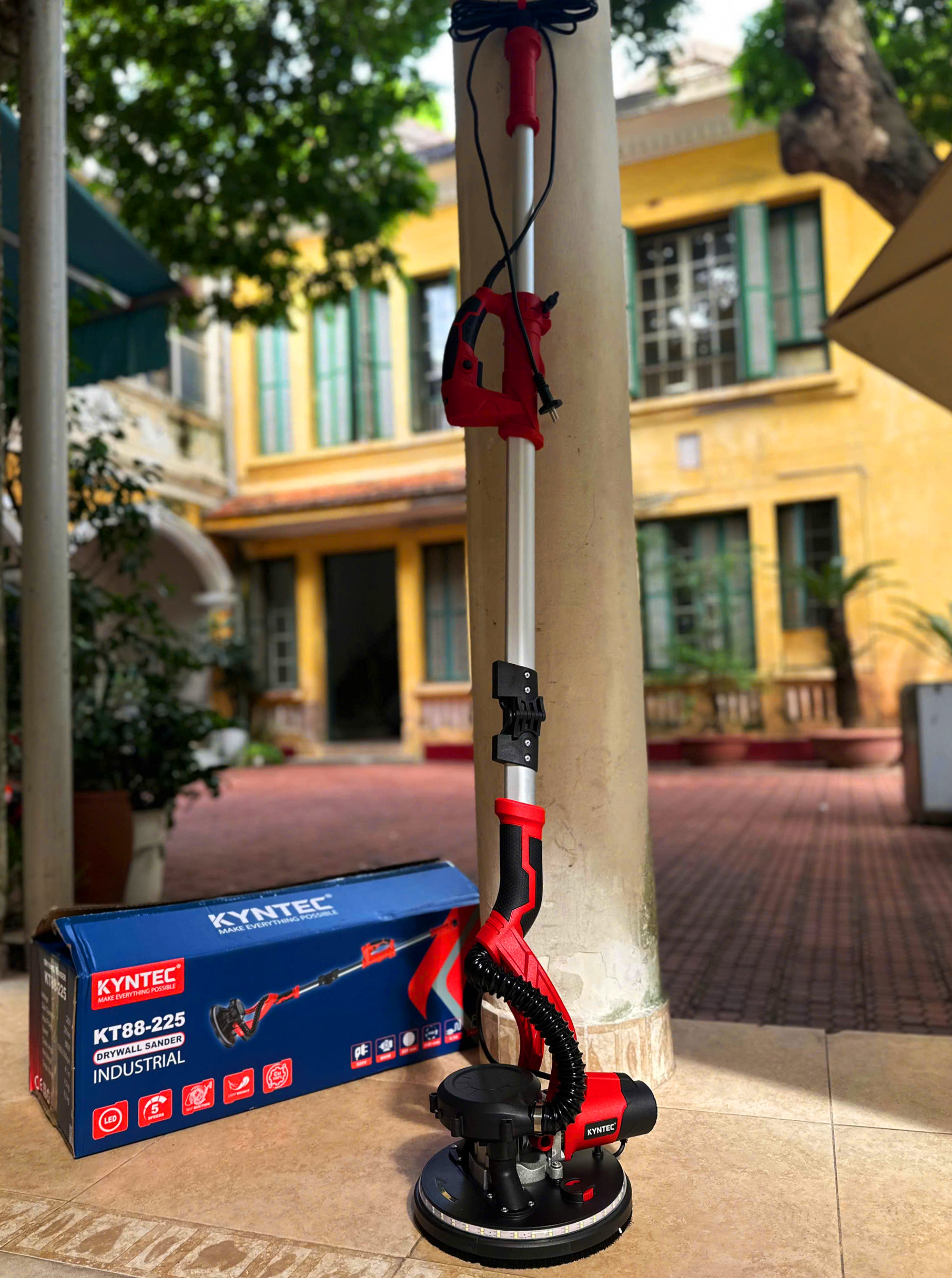 Máy chà tường dài cầm tay có hút bụi chính hãng Kynko Kyntec KT88 - 225