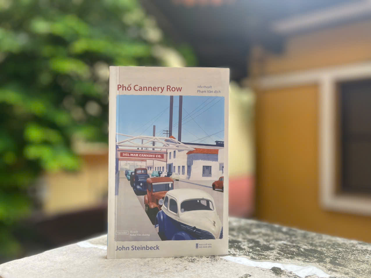 Sách Phố Cannery Row