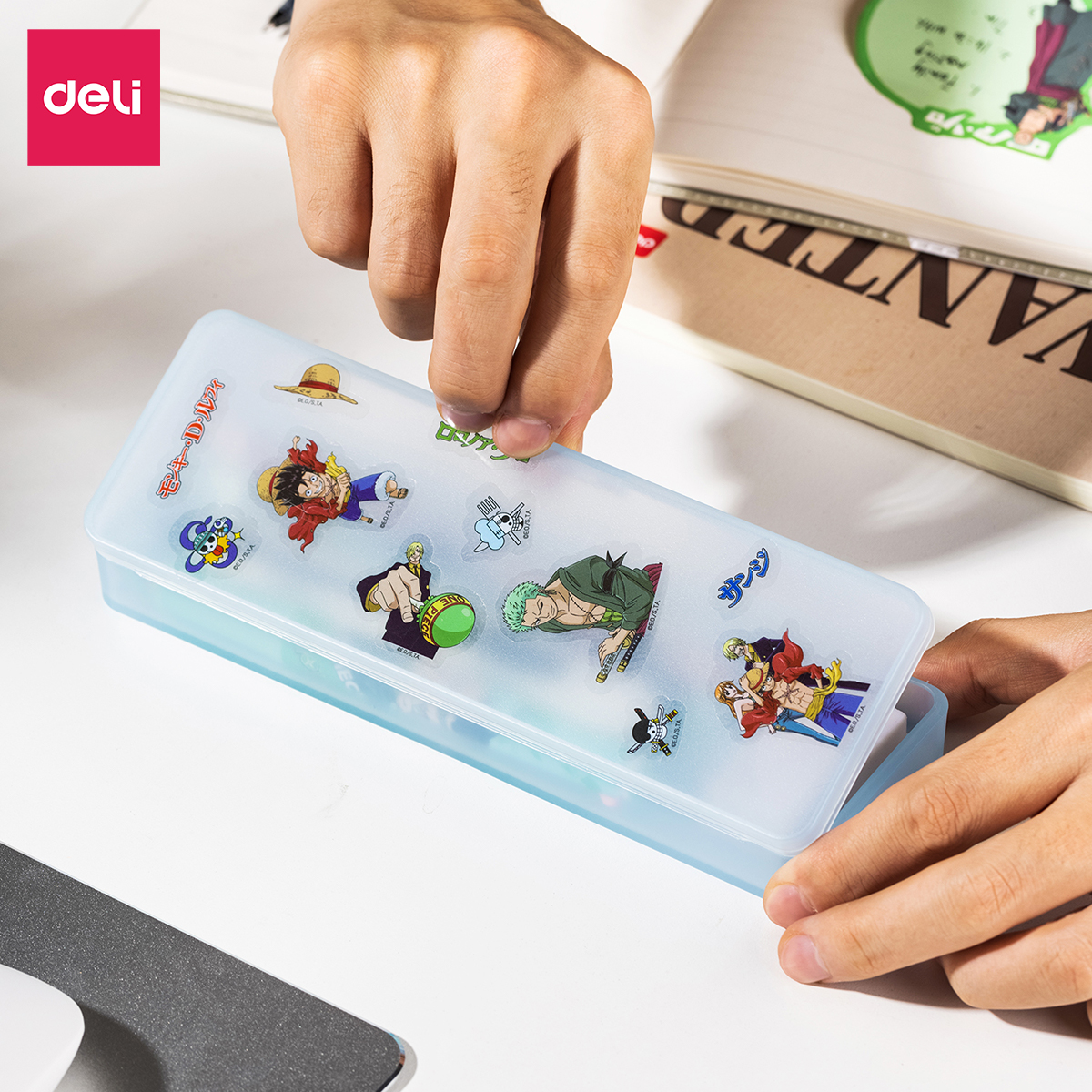 Hộp đựng bút nhựa học sinh Đảo Hải Tặc One Piece tặng kèm sticker Deli - Màu xanh / hồng - Nhựa an toàn - EH901