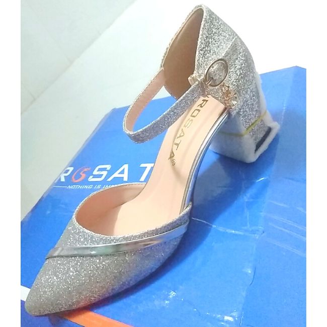 Giày cao gót màu bạc 5p RO380 ROSATA tại BCASHOP gót vuông, quai cài, toàn bề mặt giày lấp lánh sang trọng, thanh lịch