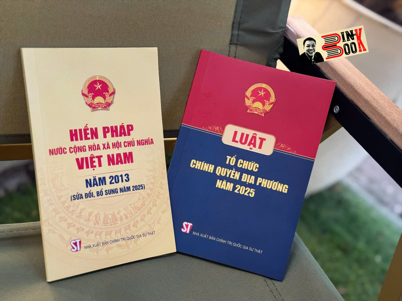 COMBO 2 CUỐN: HIẾN PHÁP NƯỚC CỘNG HOÀ XÃ HỘI CHỦ NGHĨA VIỆT NAM NĂM 2013 (Sửa đổi, bổ sung năm 2025) và LUẬT TỔ CHỨC CHÍNH QUYỀN ĐỊA PHƯƠNG NĂM 2025 – NXB Chính trị quốc gia sự thật