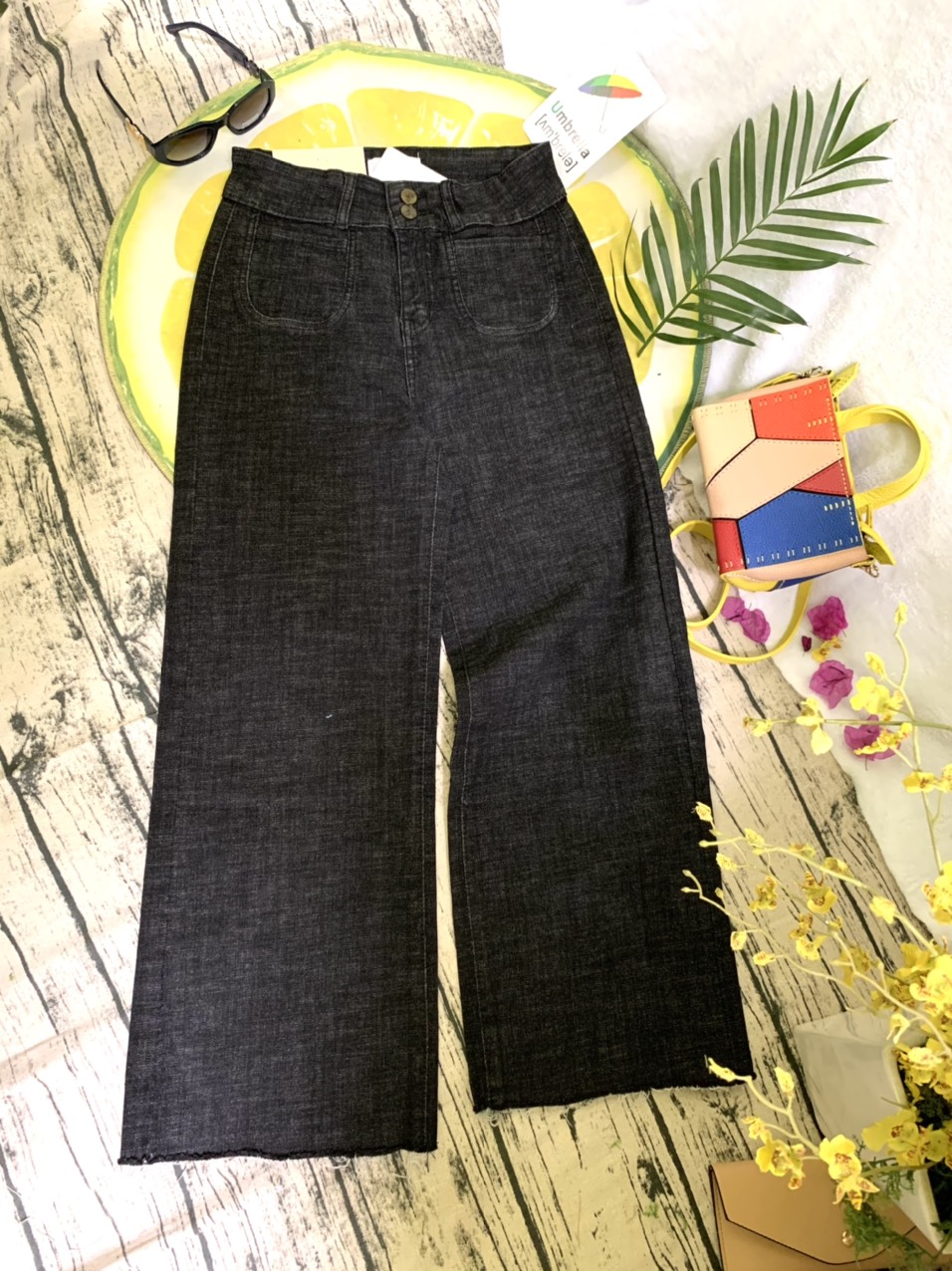 Quần jeans suông đen muối tiêu lai tua rua