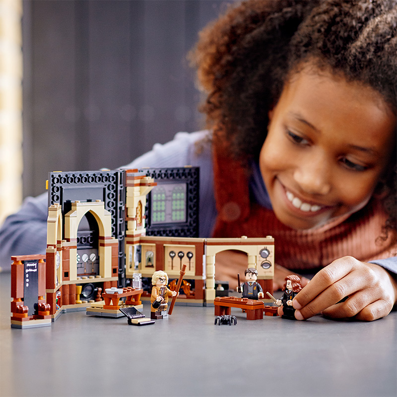 Đồ Chơi LEGO Lớp Học Môn Phòng Chống Nghệ Thuật Hắc Ám 76397