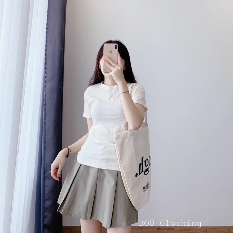 Set Áo thun kem + chân váy xếp ly nâu xám