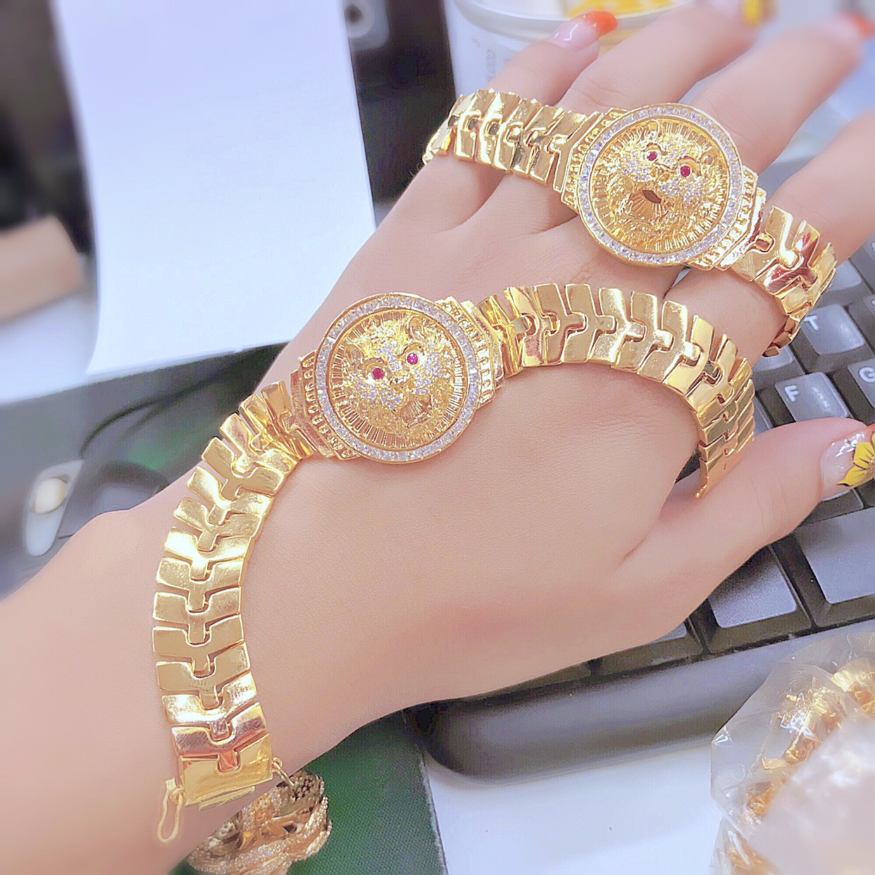 Lắc Tay Nữ Mạ Vàng 18K 151.20.11 - Mang Cực Sang Chảnh